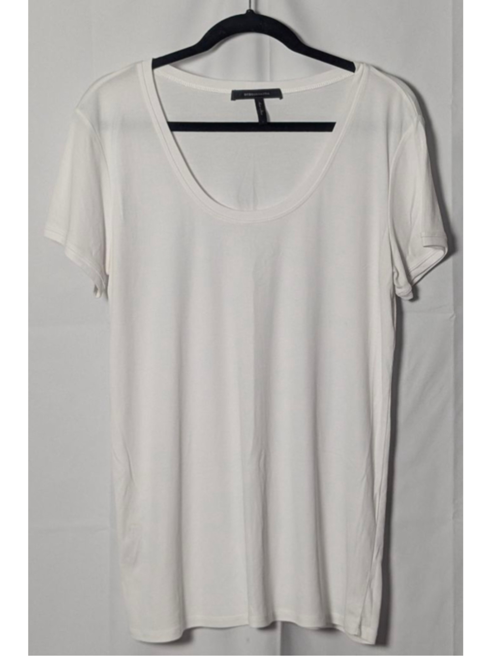 BCBGMAXAZRIA White Scoop Neck Short Sleeve Tee Size Large